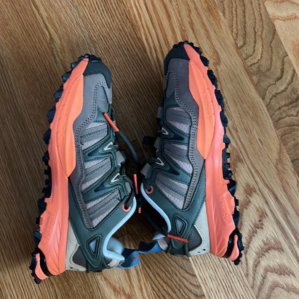 New Adidas Hyperturf Adventure size 5